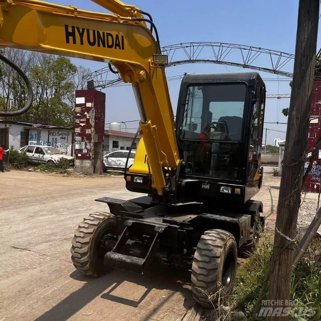 Hyundai R60W-7 Gumikerekes kotrók