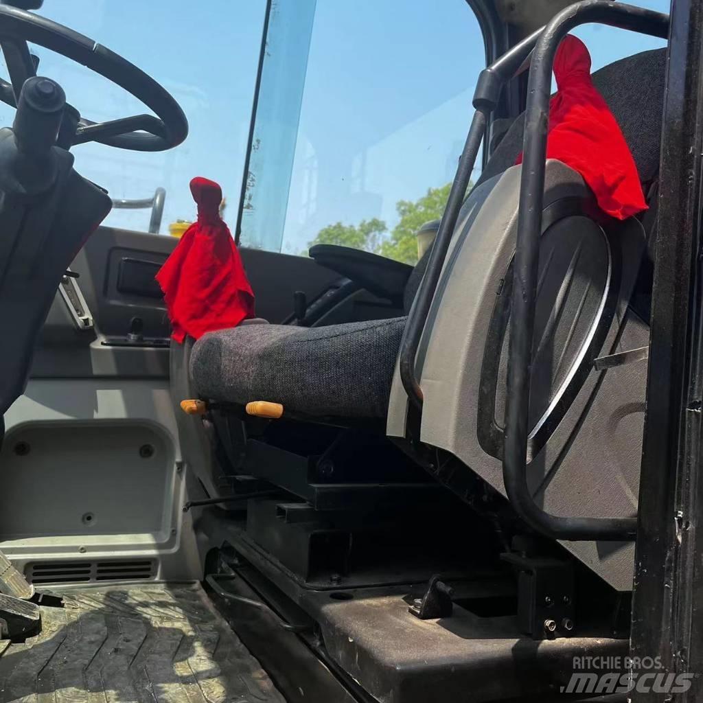 Hyundai R60W-7 Gumikerekes kotrók