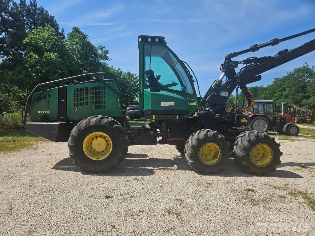John Deere 1070 D Betakarítók