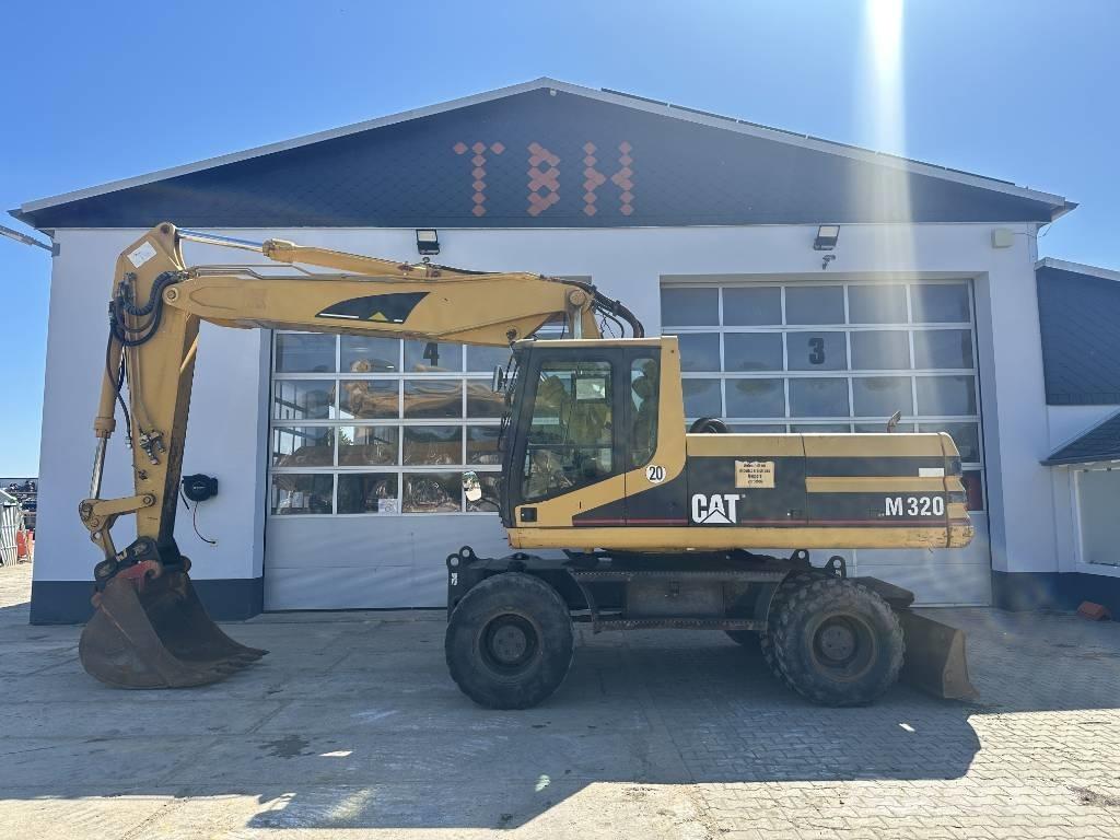 CAT M 320 VAH Gumikerekes kotrók