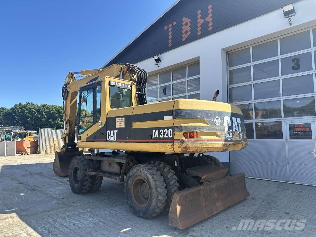 CAT M 320 VAH Gumikerekes kotrók