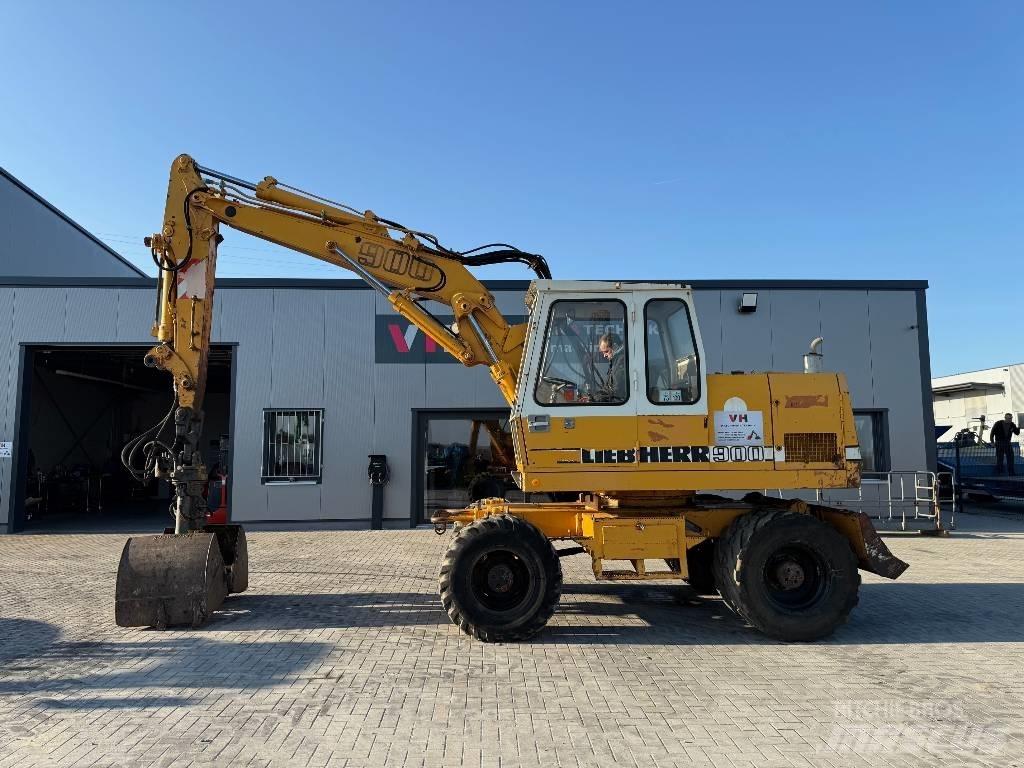 Liebherr A 900 C Gumikerekes kotrók