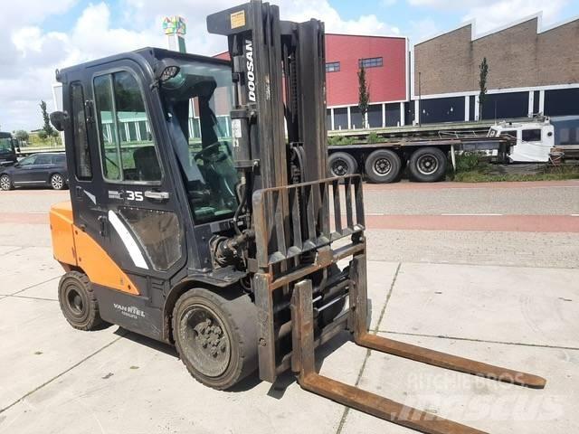 Doosan D 35 C-7 Dízel targoncák