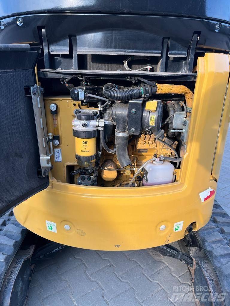 CAT 302 Mini kotrók < 7t