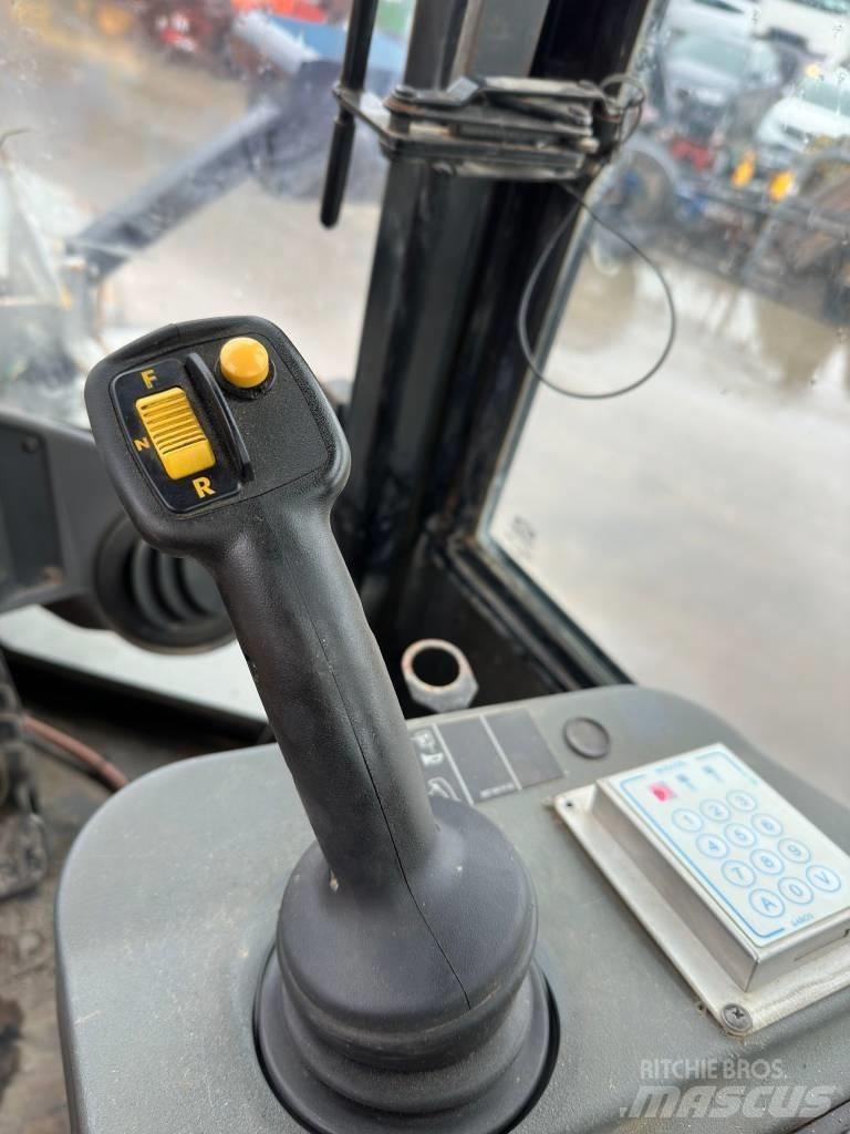 CAT 936H Gumikerekes homlokrakodók