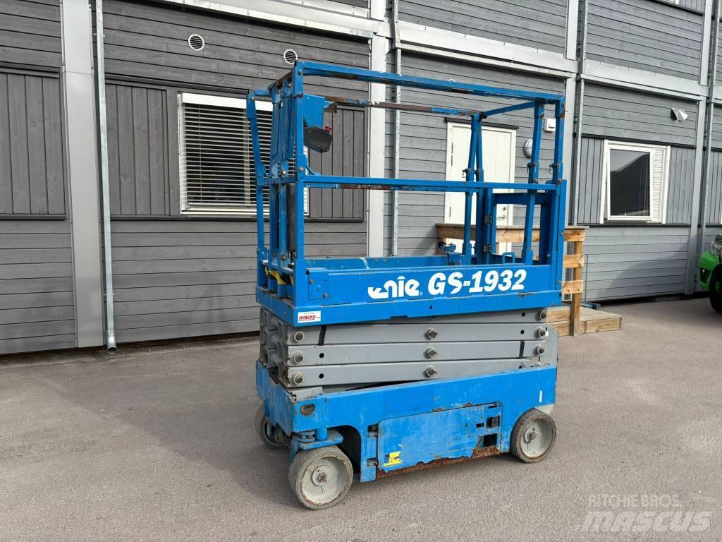 !SOLD! Genie GS 1932 Ollós emelők
