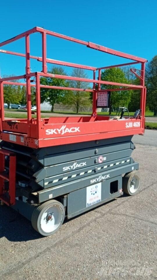 SkyJack SJ4626 Ollós emelők