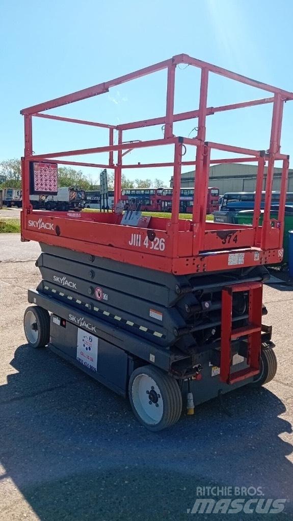 SkyJack SJ4626 Ollós emelők
