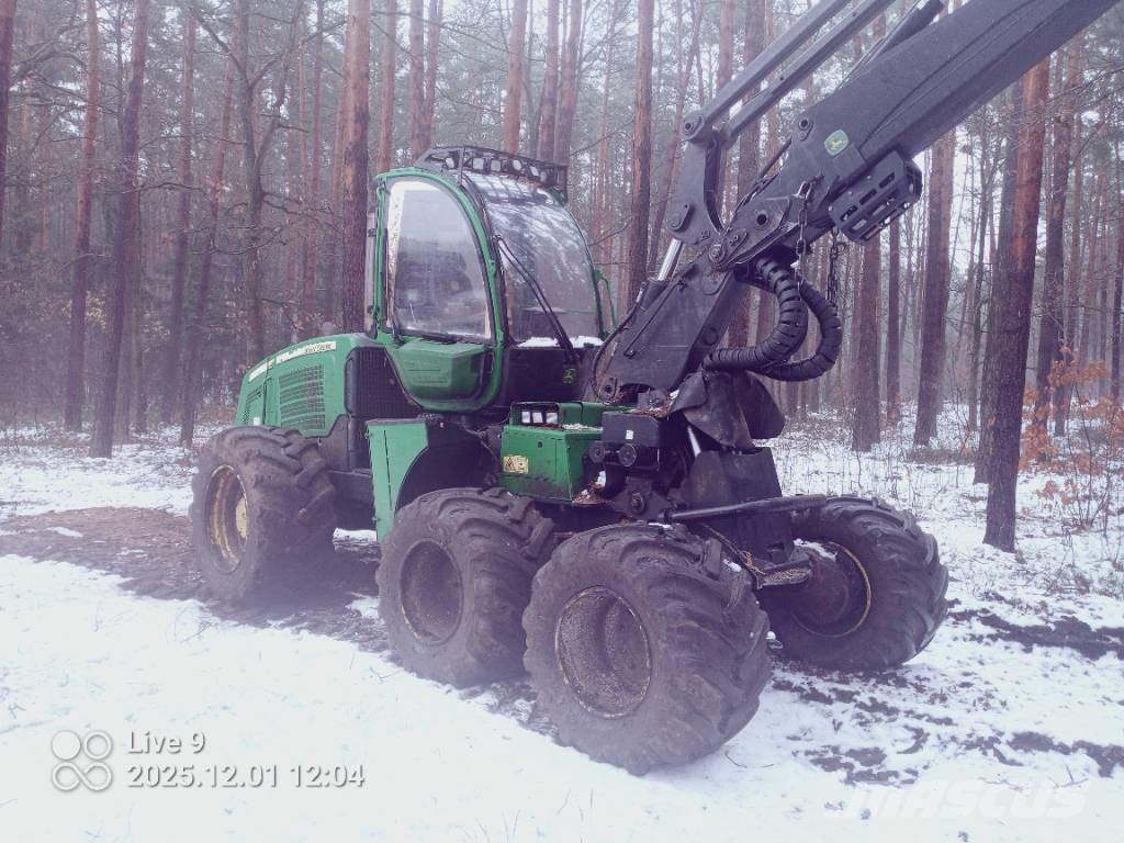 John Deere 1170 E Betakarítók