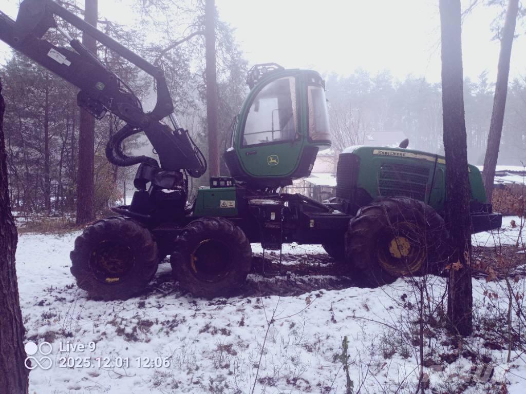 John Deere 1170 E Betakarítók