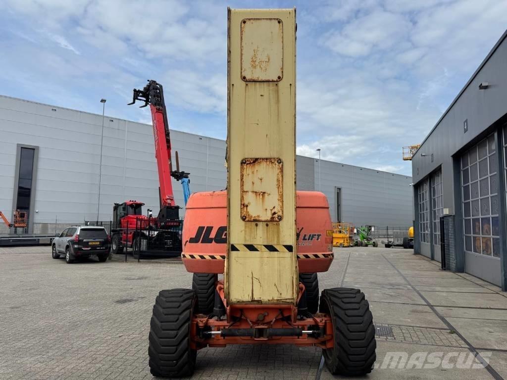 JLG 800 AJ Karos emelők