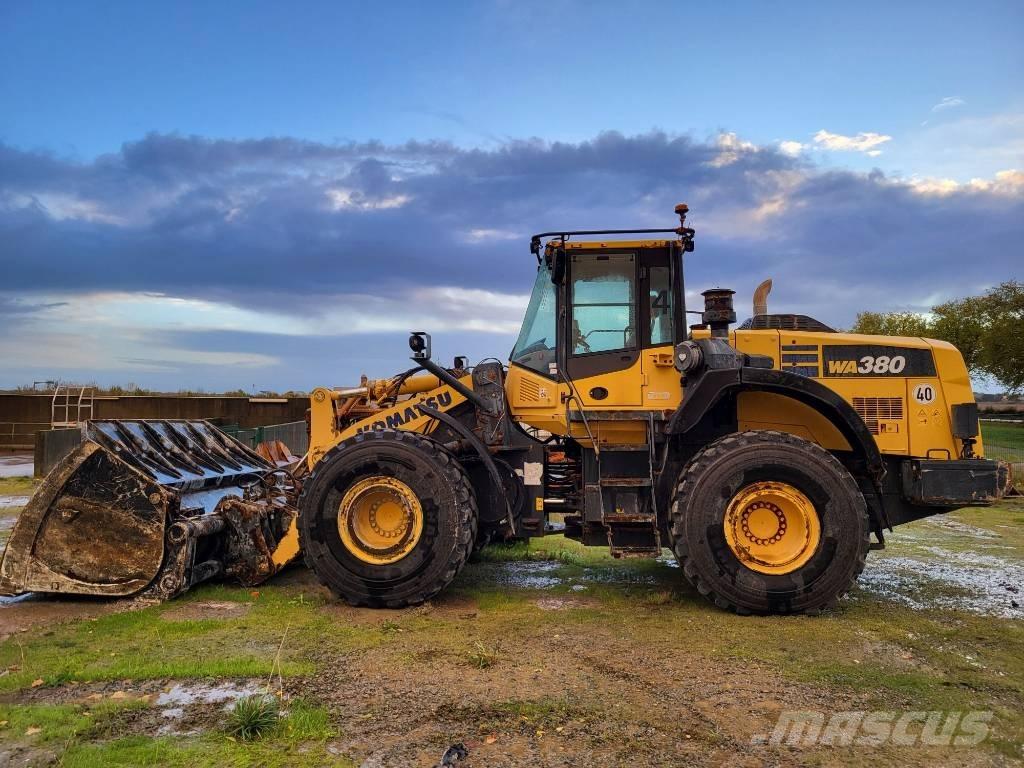 Komatsu WA380-8 Gumikerekes homlokrakodók