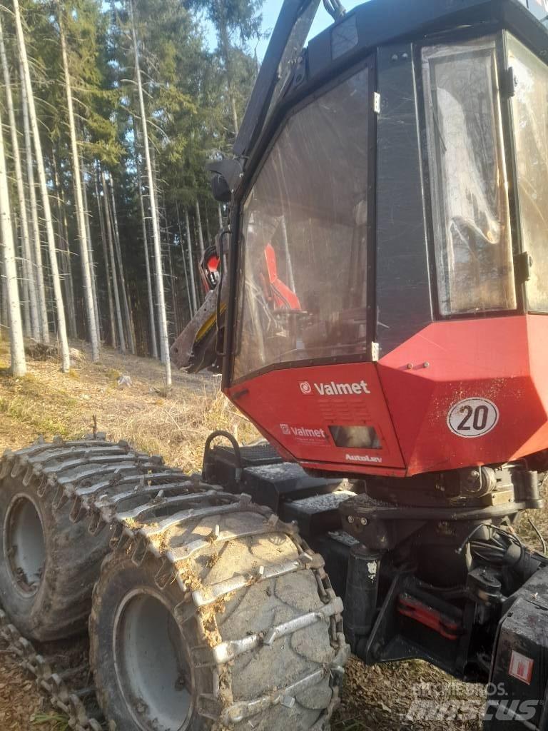 Valmet 911.3 Betakarítók