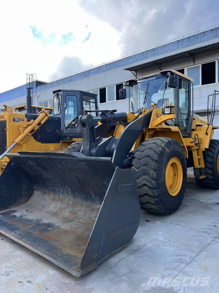Volvo L 105 Gumikerekes homlokrakodók