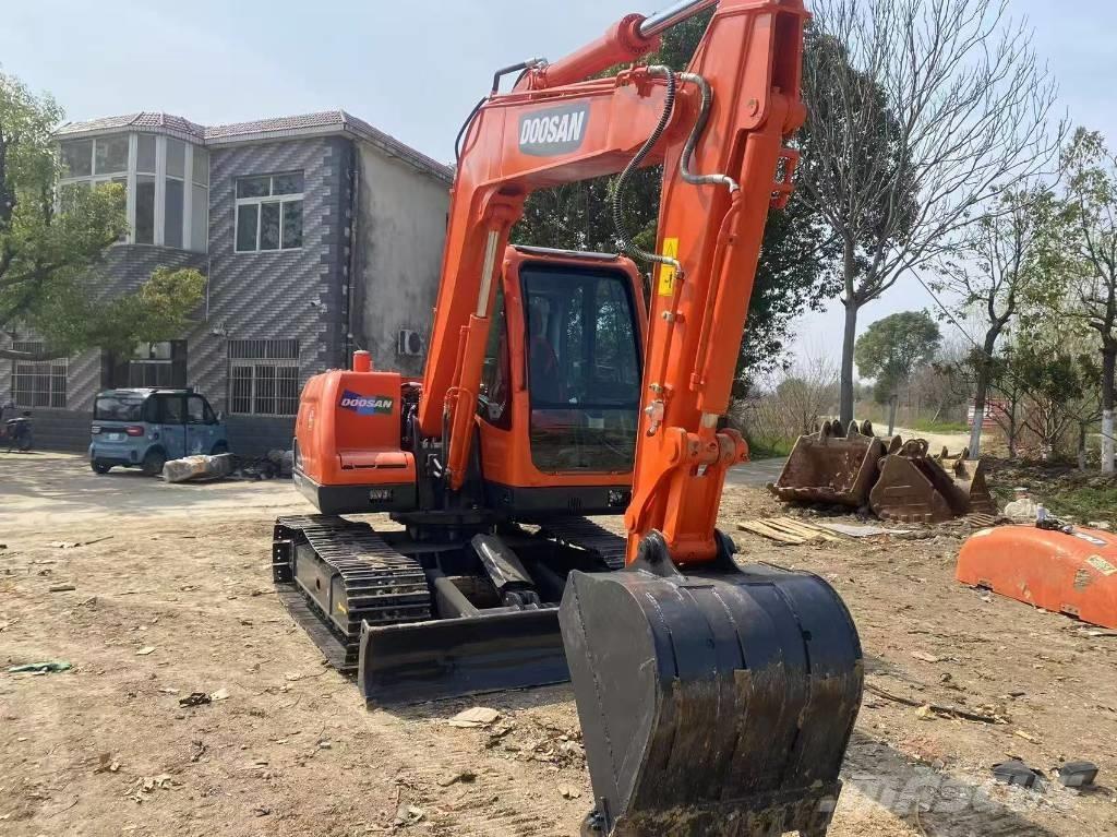 Doosan DX 75-9 C Közepes (midi) kotrók 7 t - 12 t