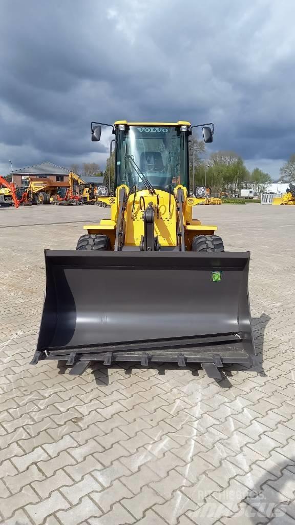 Volvo L 30 G Gumikerekes homlokrakodók