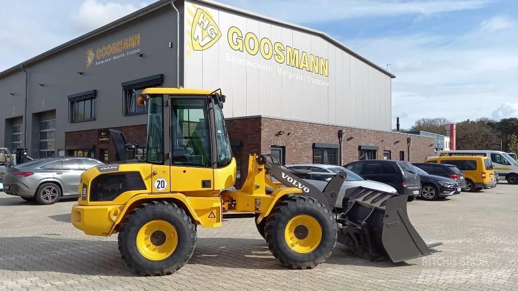 Volvo L 30 G Gumikerekes homlokrakodók