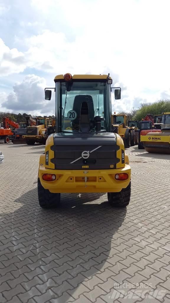Volvo L 30 G Gumikerekes homlokrakodók