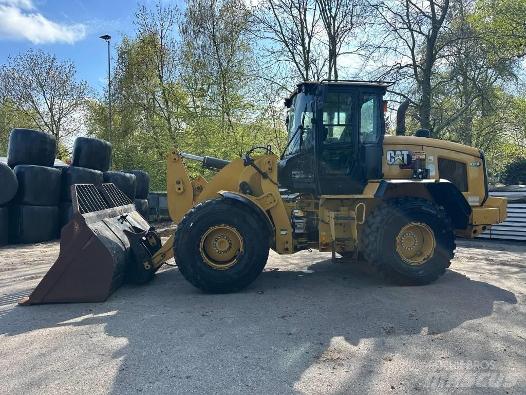 CAT 930M Gumikerekes homlokrakodók