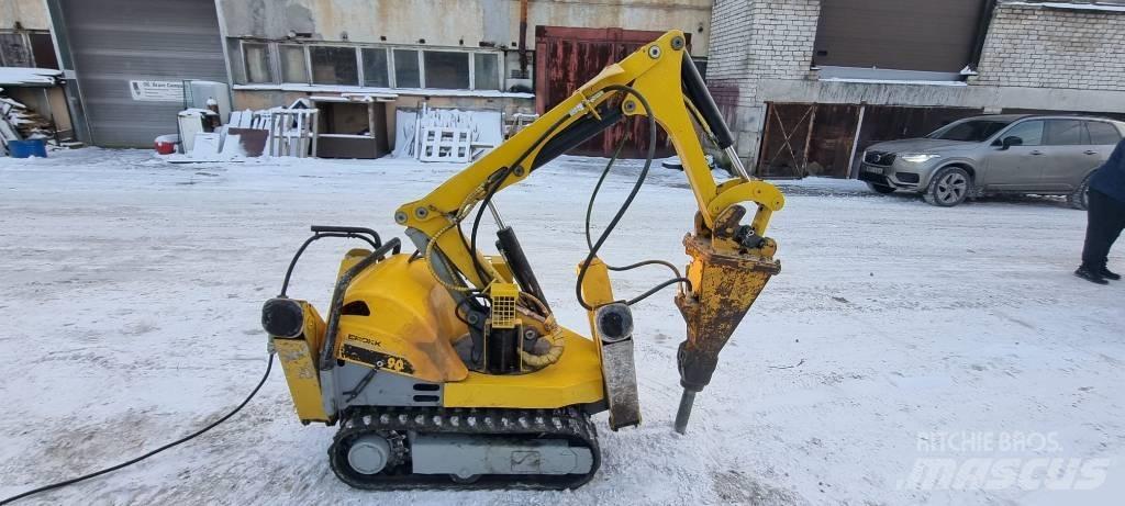 Brokk 90 Bontásra használt kotrók