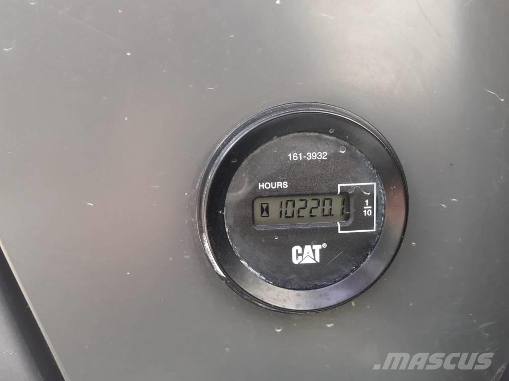 CAT 319 D L Lánctalpas kotrók