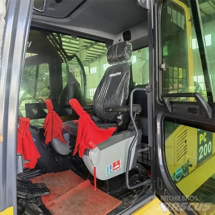 Komatsu PC200-8 Lánctalpas kotrók