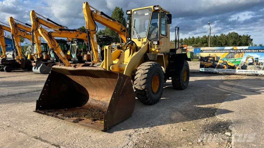 Komatsu WA 200 Gumikerekes homlokrakodók