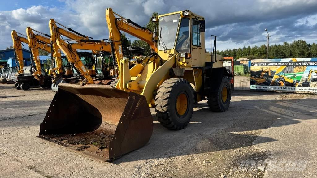 Komatsu WA 200 Gumikerekes homlokrakodók