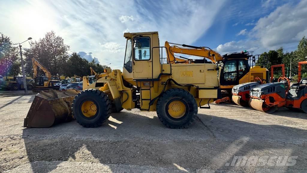 Komatsu WA 200 Gumikerekes homlokrakodók