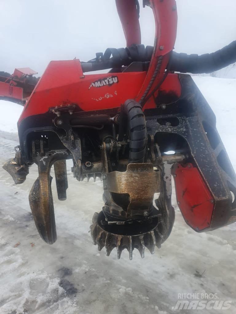 Komatsu 931 XC Betakarítók