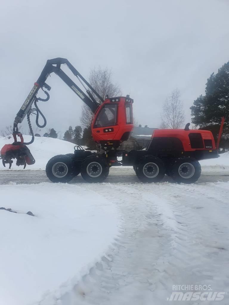 Komatsu 931 XC Betakarítók