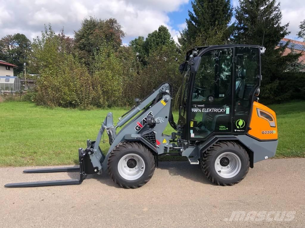GiANT G 2200 E Univerzális rakodók