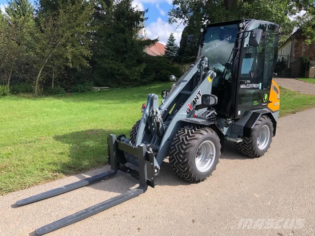 GiANT G 2200 E Univerzális rakodók