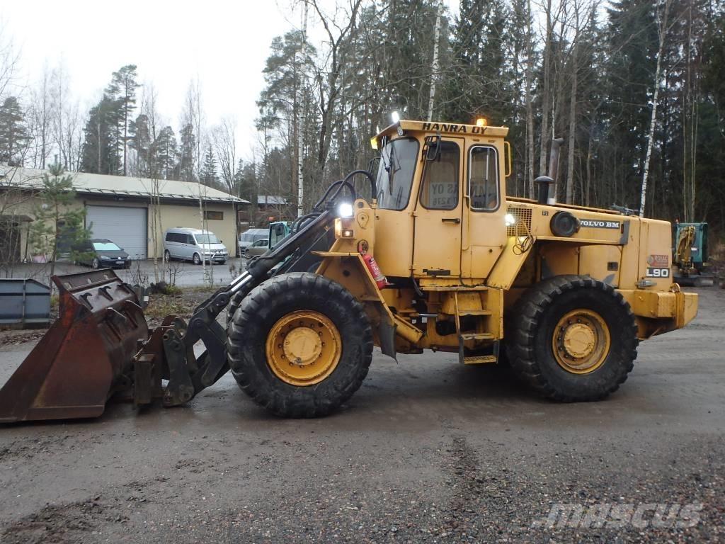 Volvo BM L 90 Gumikerekes homlokrakodók