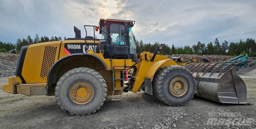 CAT 980 M Gumikerekes homlokrakodók
