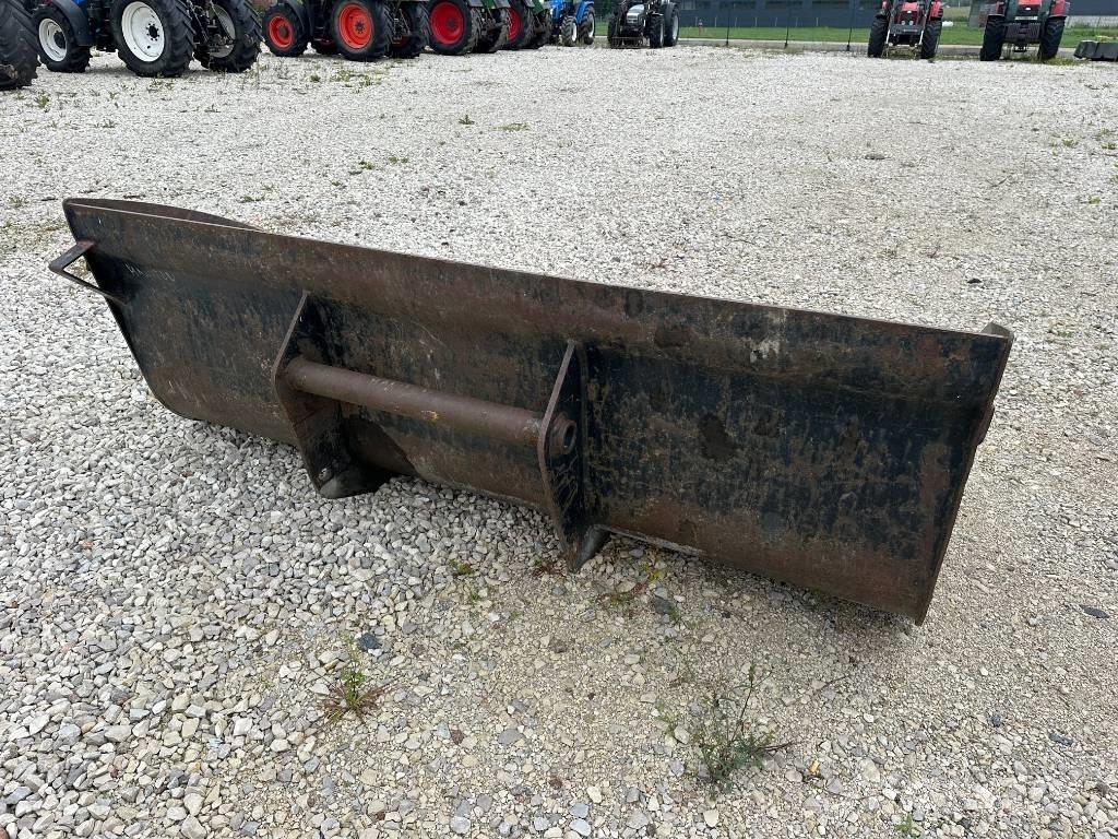  ŁYŻKA MANITOU 2,4 M Egyéb rakodók - kotrók és tartozékok