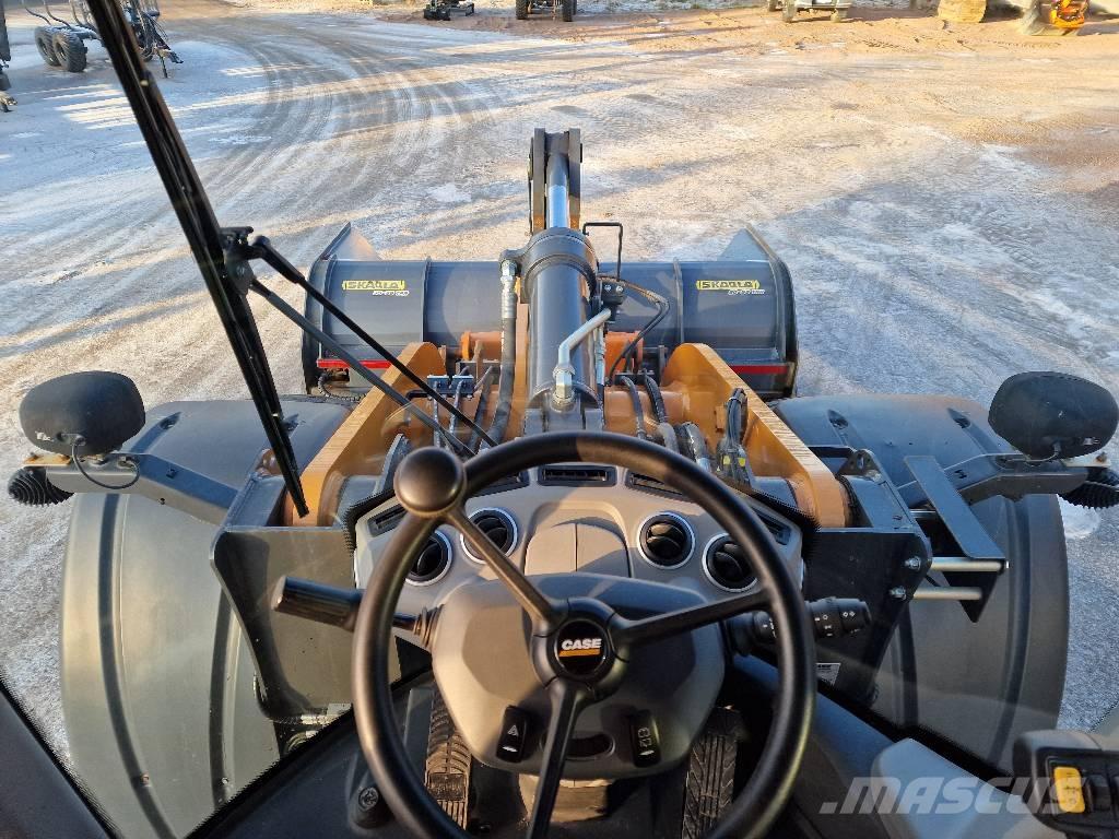 CASE 821 G2 Gumikerekes homlokrakodók