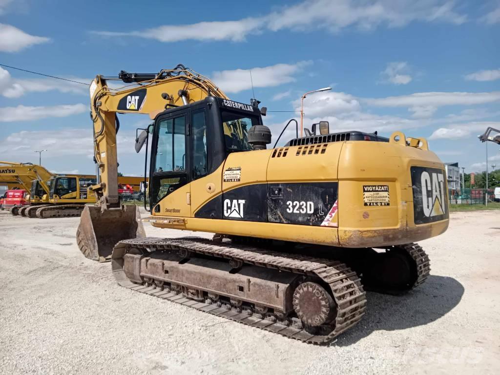CAT 323 D L Lánctalpas kotrók