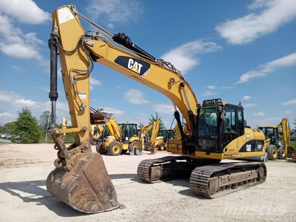 CAT 323 D L Lánctalpas kotrók