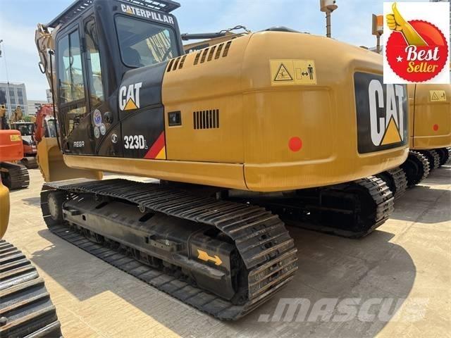 CAT 323 D L Lánctalpas kotrók