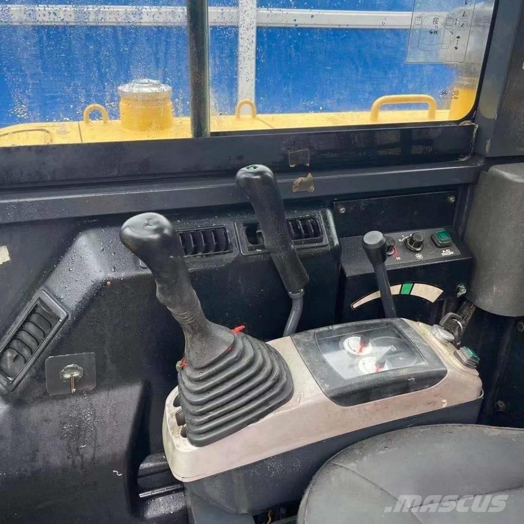 Komatsu PC56-7 Mini kotrók < 7t