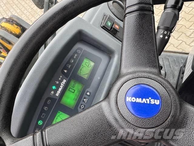 Komatsu WA 80 M Gumikerekes homlokrakodók