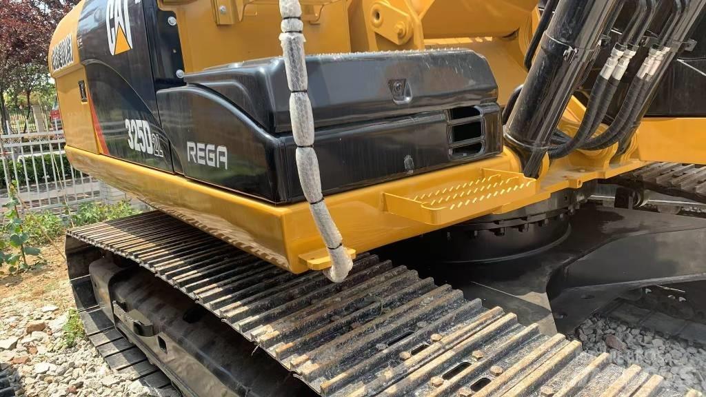 CAT 325 Lánctalpas kotrók