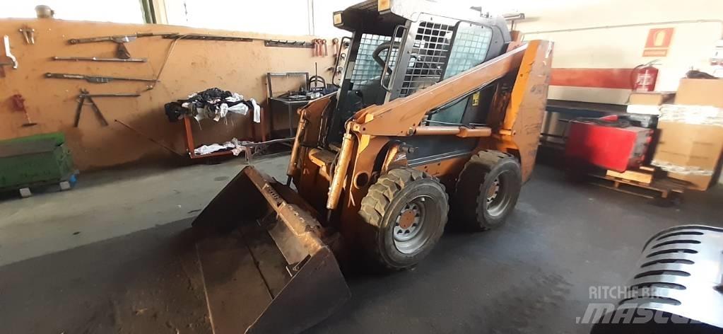 CASE 40XT Kompaktrakodók