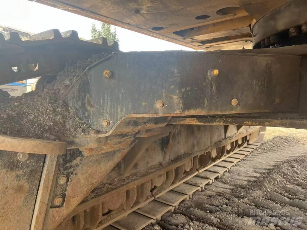 CAT 374 Lánctalpas kotrók
