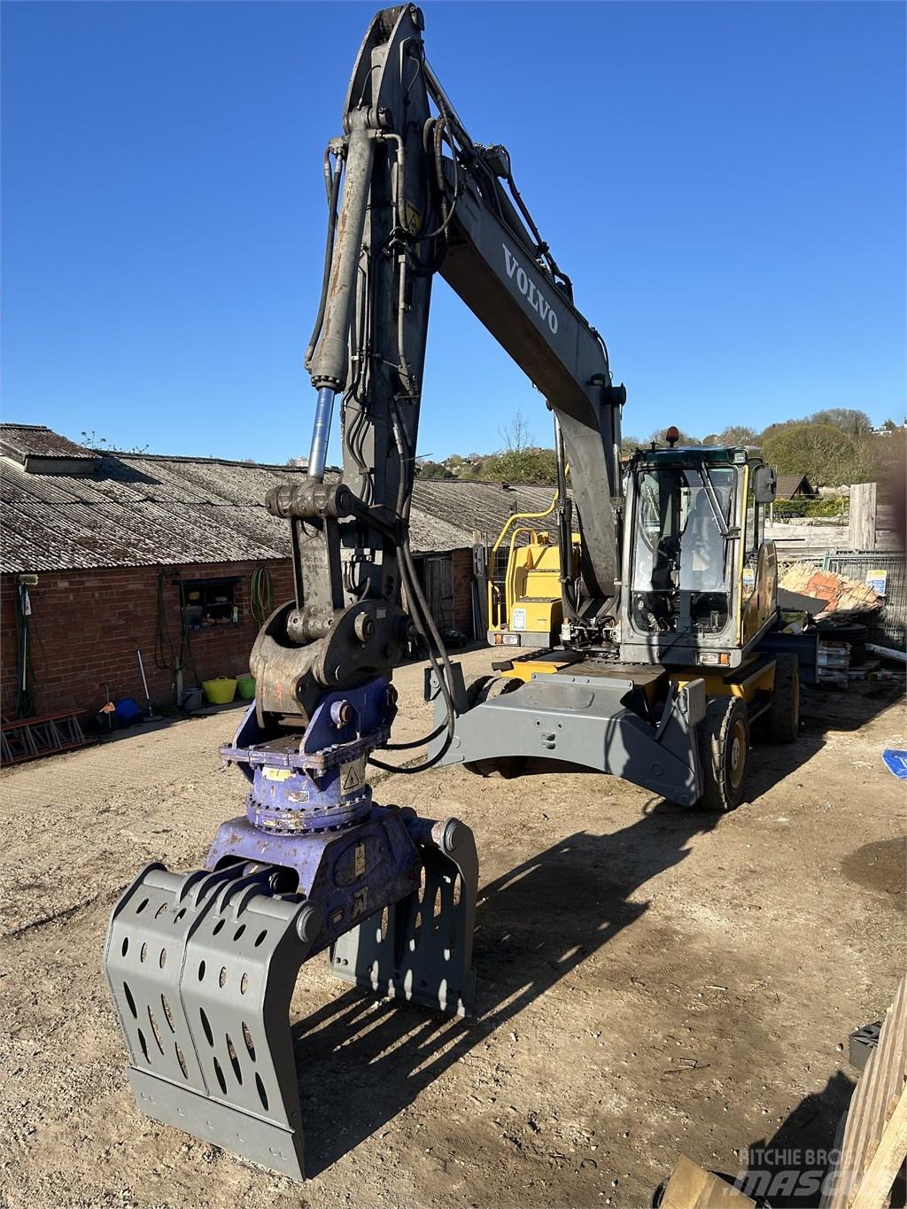  Excavator Volvo Gumikerekes kotrók