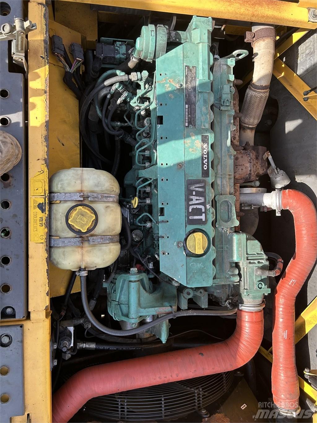  Excavator Volvo Gumikerekes kotrók