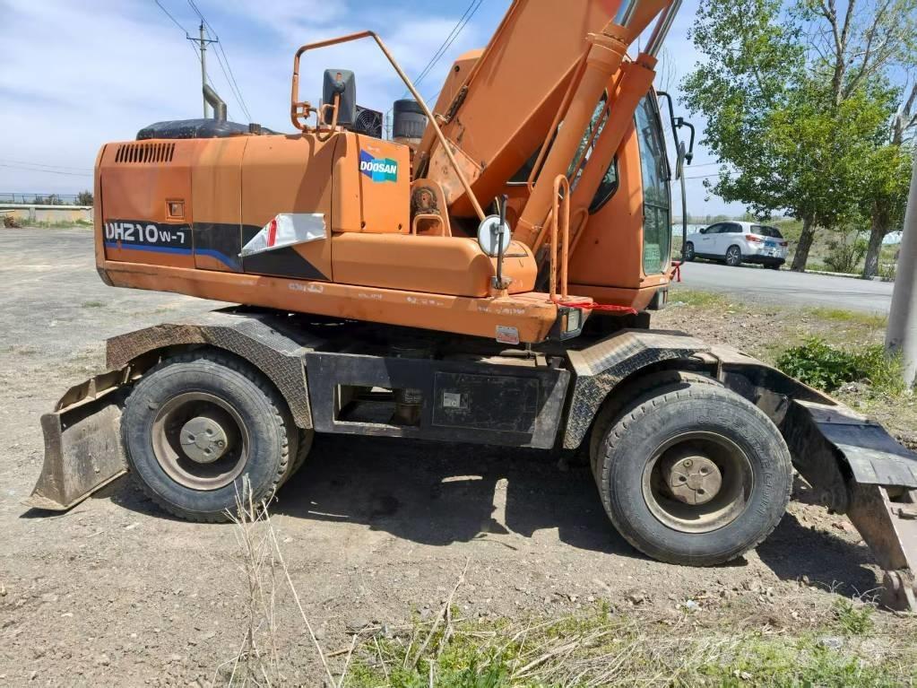 Doosan DH210W-7 Gumikerekes kotrók