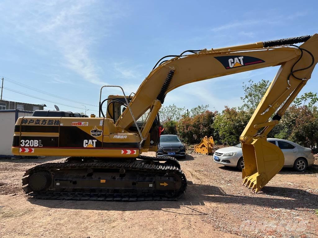 CAT 320 B L Lánctalpas kotrók