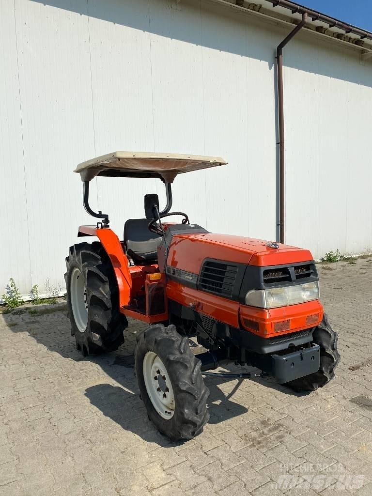 Kubota GL320 Kompakt traktorok